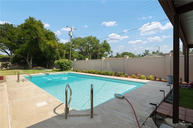 106 E Ithaca Ave, Mcallen, TX 78501 - view of swimming pool featuring a fenced backyard and a patio area