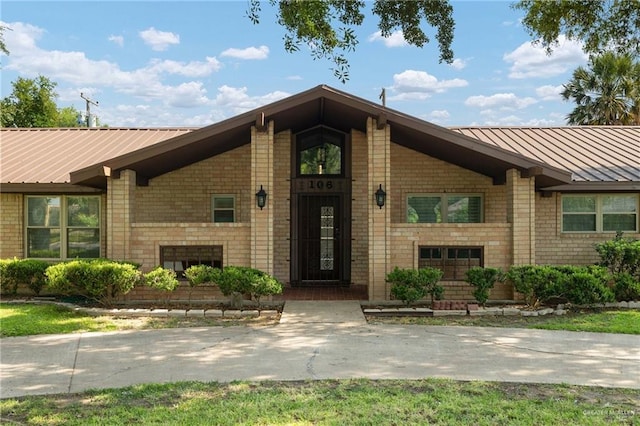 106 E Ithaca Ave, Mcallen, TX 78501 - entrance to property featuring metal roof and brick siding
