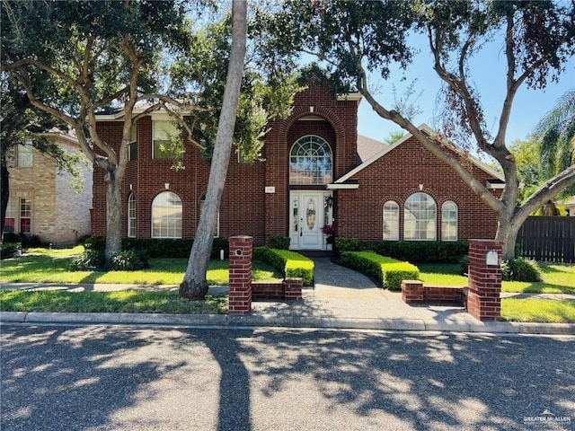 view of front of home featuring a front yard