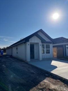 view of front of house with a patio area