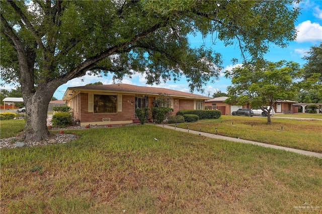 ranch-style home with a front yard