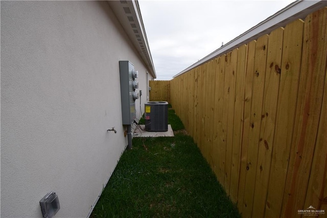 3131 Stark Rd, Weslaco, TX 78596 - view of property exterior featuring stucco siding and a cooling unit