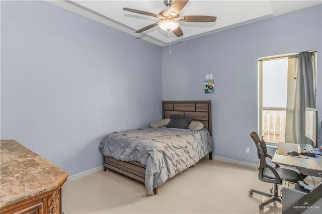 bedroom with ceiling fan