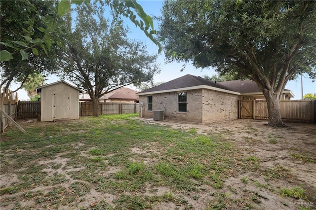 1815 W Adelita St, Weslaco, TX 78599 - fenced backyard featuring a shed