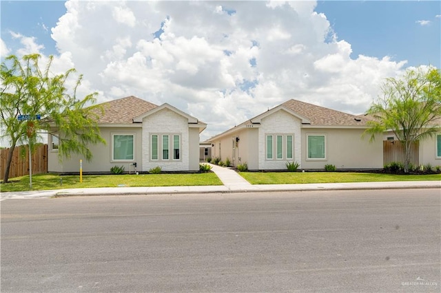 1024 N Abbey Ave, Edinburg, TX 78541 - photo 1