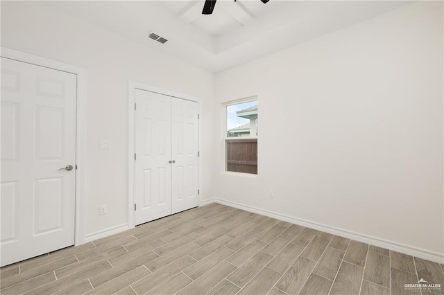 unfurnished bedroom featuring ceiling fan