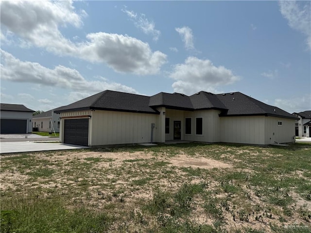 view of front of house featuring concrete driveway and an attached garage