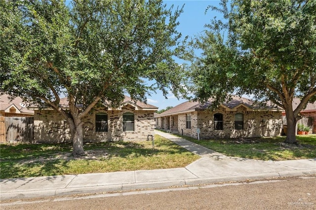 view of front of home featuring a front lawn