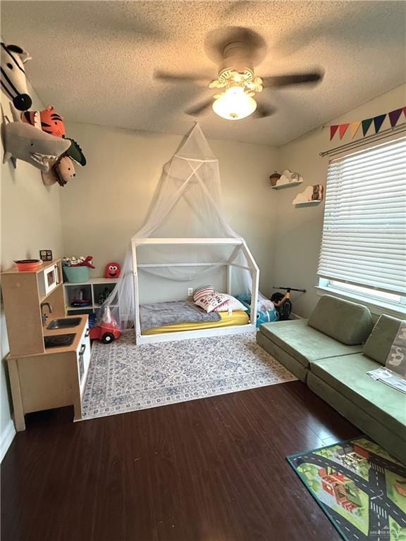 1341 Kokopelli Dr, Edinburg, TX 78541 - game room with a textured ceiling, wood finished floors, and a ceiling fan