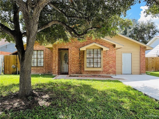 ranch-style house with a front yard