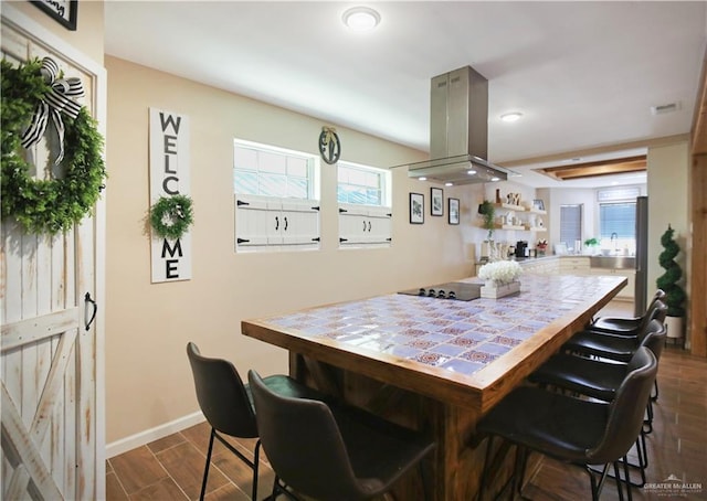 dining room featuring dark wood-style floors, visible vents, and baseboards