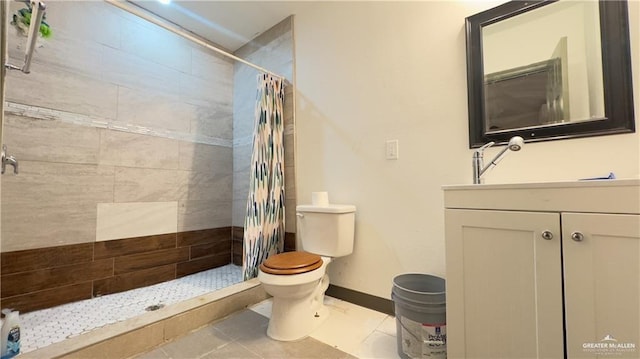 bathroom featuring a stall shower, baseboards, vanity, and toilet