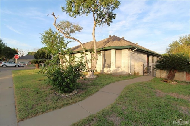 view of front of property with a front lawn