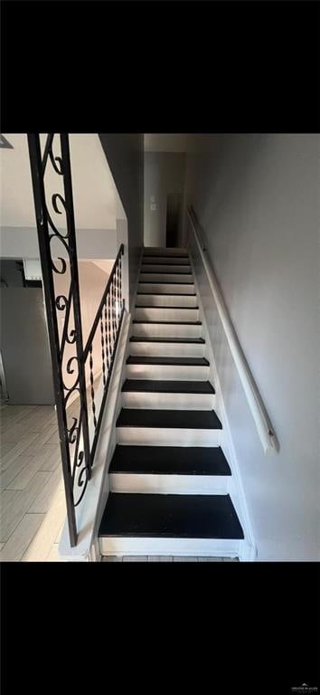 2201 S Jackson Rd Unit J11, Pharr, TX 78577 - view of stairs
