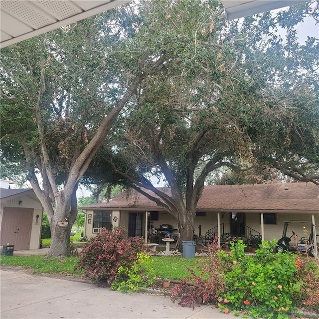 2303 Green Gate Cir E, Palmview, TX 78572 - photo 2