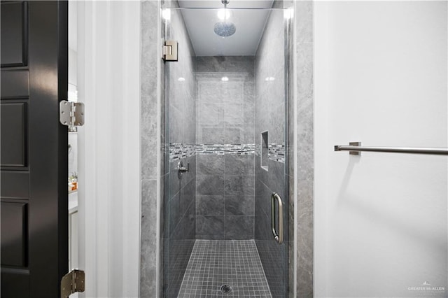 1613 E Mayhem Dr, Edinburg, TX 78542 - full bathroom featuring a shower stall