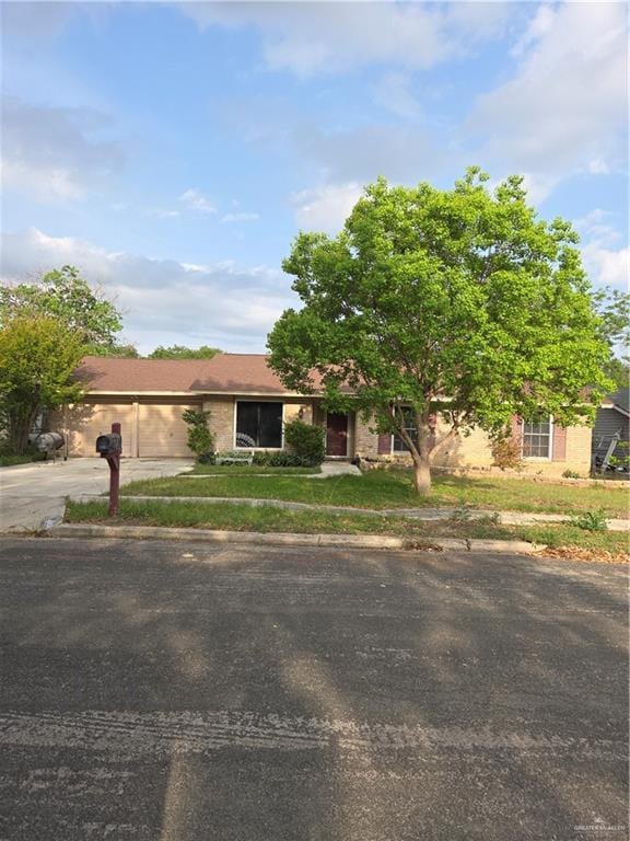 view of front of home featuring driveway