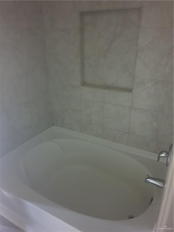 7612 N 40th St, Mcallen, TX 78504 - bathroom featuring a bath
