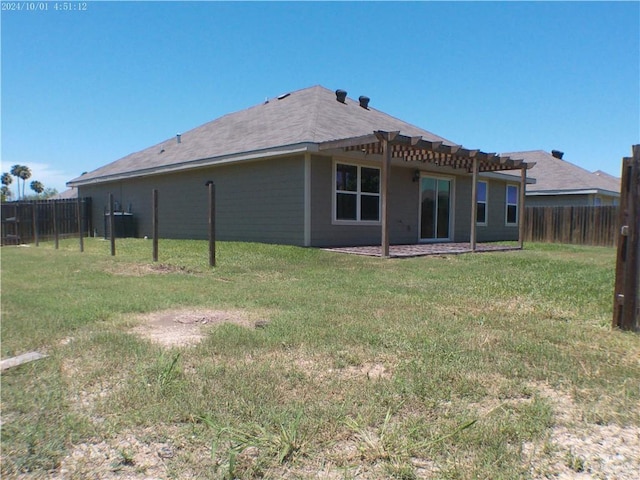 7612 N 40th St, Mcallen, TX 78504 - rear view of house featuring a pergola