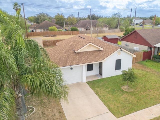 view of front of house featuring a front yard and a garage