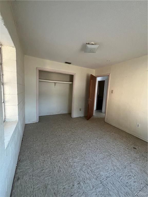 unfurnished bedroom featuring a closet