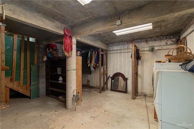 basement with washer / clothes dryer