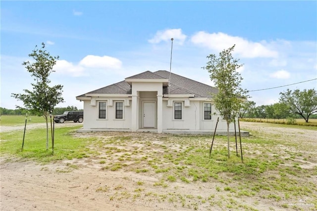 view of front facade with a front lawn