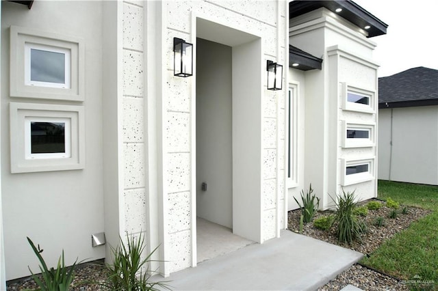 513 Quarry Dr, Mission, TX 78573 - doorway to property featuring stucco siding