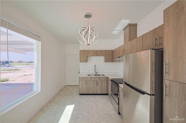 kitchen with electric stove, marble finish floor, decorative backsplash, freestanding refrigerator, and a sink