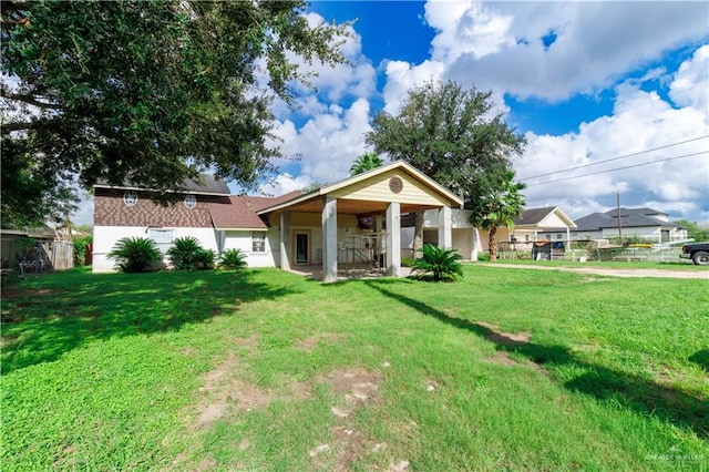 view of front of home featuring a front yard