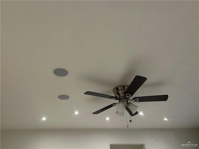 room details with ceiling fan