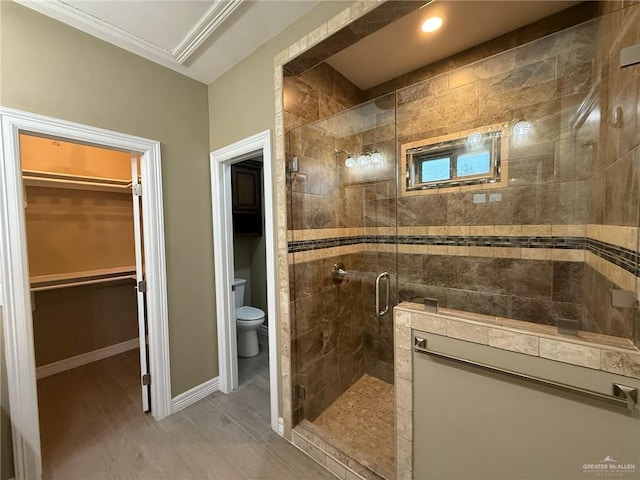 2315 N Ruby Dr, Edinburg, TX 78541 - full bath with a shower stall, toilet, a walk in closet, baseboards, and recessed lighting
