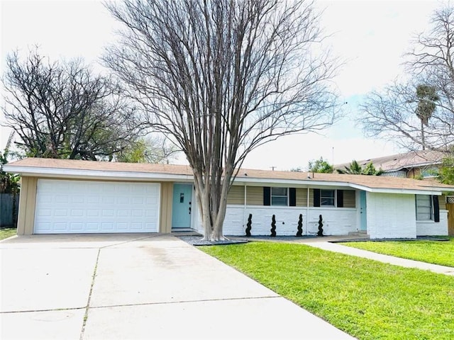 807 Walnut St, Mcallen, TX 78501 - view of front of property featuring a front yard, brick siding, and driveway