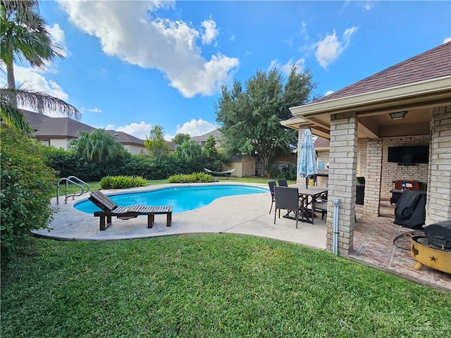 1704 E 30th St, Mission, TX 78574 - view of pool featuring a patio area