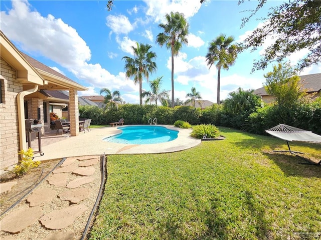 1704 E 30th St, Mission, TX 78574 - view of swimming pool featuring a patio and a fenced backyard