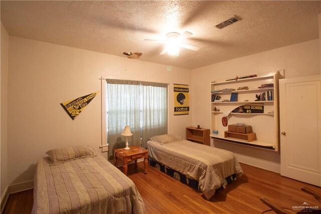 11009 Monte Cristo Rd, Edcouch, TX 78538 - bedroom with wood finished floors, a textured ceiling, and ceiling fan