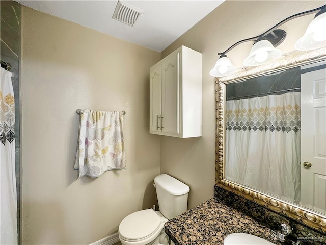 1003 Thornwood Dr, Mission, TX 78574 - full bath with toilet, vanity, and a shower with curtain