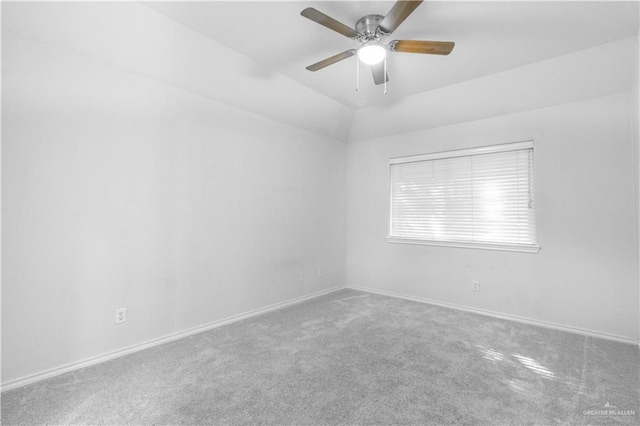 unfurnished room featuring carpet flooring and ceiling fan