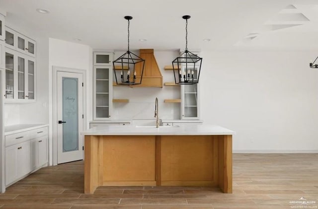 2080 Eagle Landing Dr, Edinburg, TX 78542 - kitchen featuring light wood-style flooring, a chandelier, light countertops, a kitchen island with sink, and recessed lighting