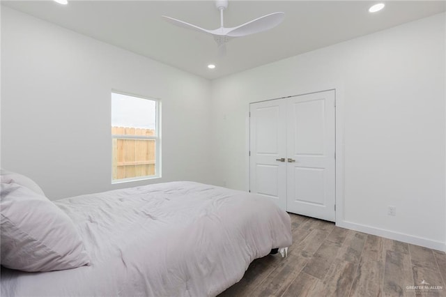 bedroom featuring ceiling fan, hardwood / wood-style floors, and a closet