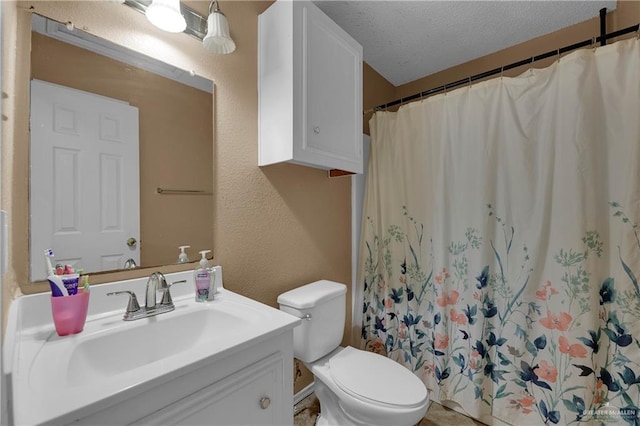 bathroom featuring vanity, a textured ceiling, toilet, and curtained shower