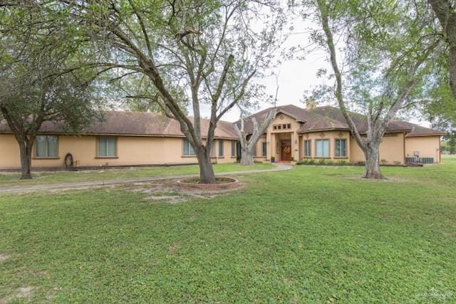 ranch-style house featuring a front lawn