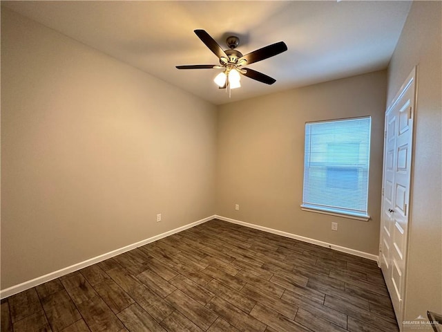 unfurnished room with dark wood-type flooring and ceiling fan