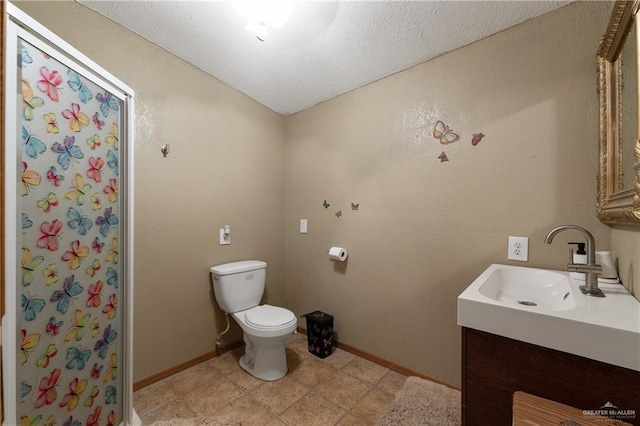 15668 Primera Rd, Harlingen, TX 78552 - bathroom with baseboards, vanity, and curtained shower