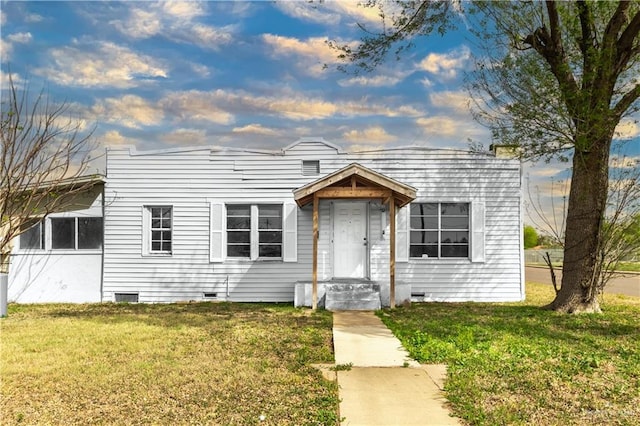 view of front of home with crawl space and a front lawn