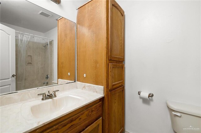 full bathroom featuring vanity, toilet, and shower / tub combo with curtain