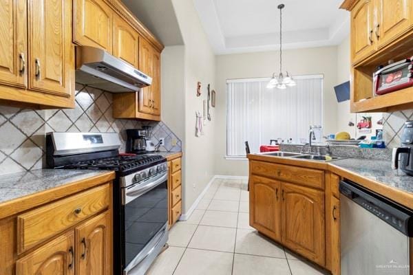 1501 Lookout St, Edinburg, TX 78541 - kitchen featuring appliances with stainless steel finishes, under cabinet range hood, a raised ceiling, backsplash, and a sink