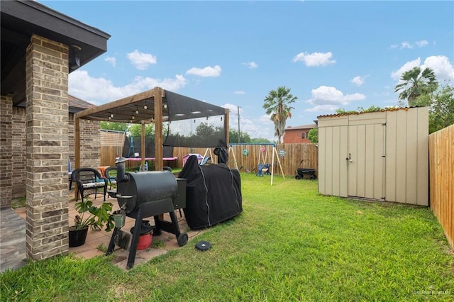 10312 N 31st St, Mcallen, TX 78504 - view of yard featuring a trampoline