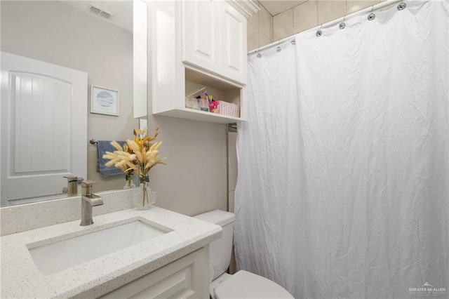 10312 N 31st St, Mcallen, TX 78504 - bathroom with toilet, vanity, and curtained shower