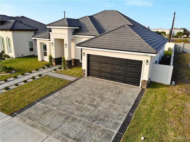 view of front of property featuring a front yard and a garage